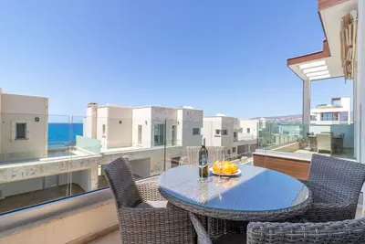 Image de 2-floor modern townhouse with a private swimming pool in Chloraka!