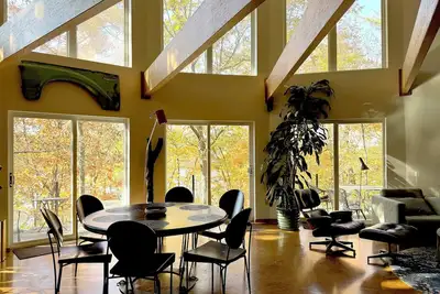 Image de Osseo Lake Lodge  Unique Octagon Home with Sunset Views & Private Waterfront