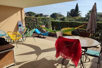 Image de Beau T3 spacieux avec piscine et terrasse de 45m2  à deux pas des remparts