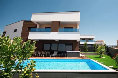 Image de Maison de vacances Novalja pour 1 - 10 personnes avec 4 chambres à coucher - Maison de vacances
