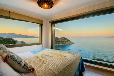 Beachfront villa with hot tub- breathtaking seaview