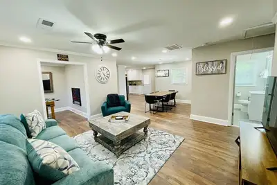 Image de 🌳 Oasis at Pine Forest 🌳 3 Br Private House FirePit