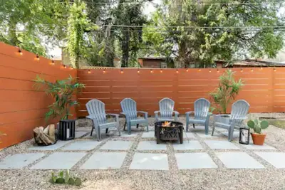 Image de Stylish Design w/ Backyard Retreat