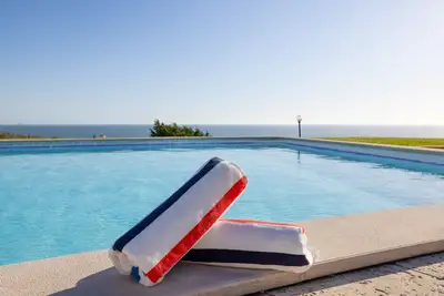 Image de Atlantic Shadow. . . One step to the ocean.