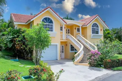 Image de 4-Br Villa With Private Pool, minutes to Beach