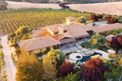 Image de Dresser Winery Estate Villa!