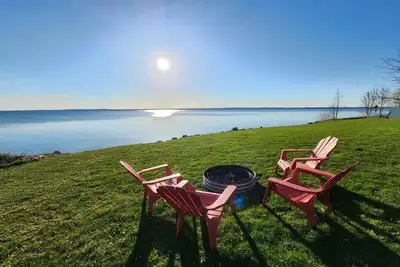 Image de Stunning Sunsets at Aloha Lake Home on Mullett Lake!