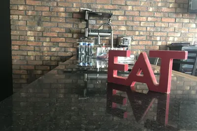 Image de Downtown brand new apartment with free parking