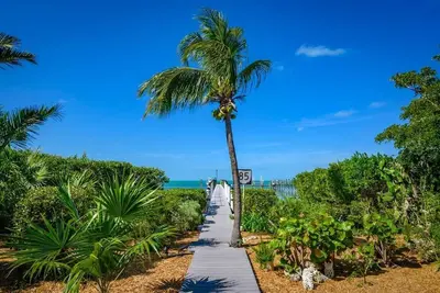 Image de Waterfront with 300-ft Dock, Boater and Fisherman's Dream Pet-Friendly