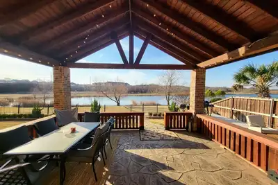 Image de Scenic Spacious Patio Pond View, Pool Table, Gym, Spa Whirlpool Tub 5 Bed Room