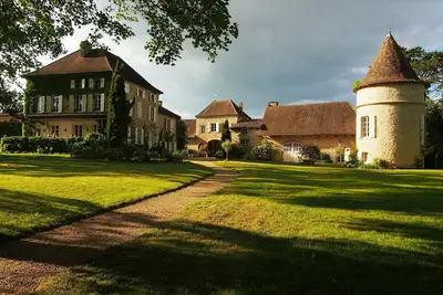 Image de 5 chambres dans un magnifique Château avec piscine