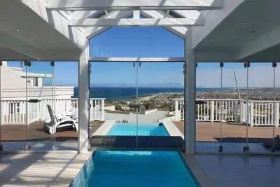 Image de Bolusii House - Indoor Pool & Sea View