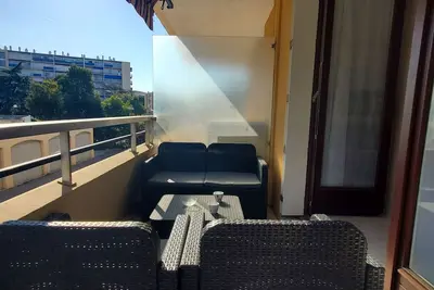 Image de Frejus Plage La Miougrano Studio climatisé de 29 m2 pour 2 Adultes et 2 enfants, piscine, Wifi  haut débit et parking