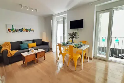 Image de Lovely penthouse apartment with terrace Lovely Center Apartments Alameda