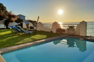 Image de Westbank Private Beach Villa - Right on the water!