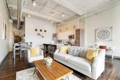 Image de Downtown Loft with Breakfast & Valet