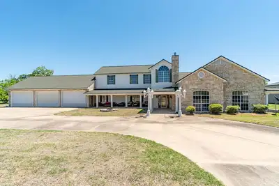 Image de 6Bdrm 4ba Swim & Launch Close! Pool Table!