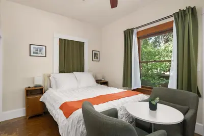 Image de | Cozy + Private | Near Enloe |
