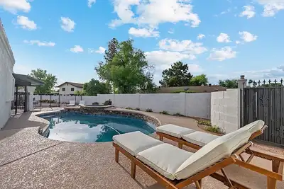 Image de Amazing- Pool Home- Fire Pit & Ping Pong Table