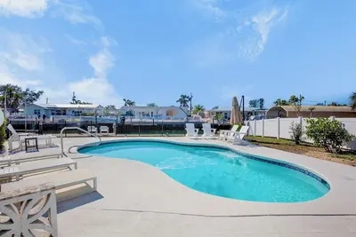 Image de Canal-Front Pool Home with Dock, Near Ami and Robinson Preserve