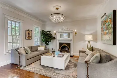 Image de House in \"Coolest Neighborhood in America\"