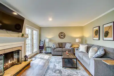 Image de Mountain Serenity: Cozy Retreat with Hot Tub Near Boone