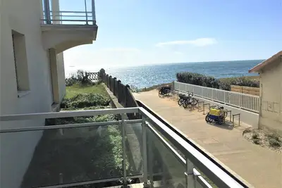 Image de Appartement à Pornichet avec une vue latérale mer