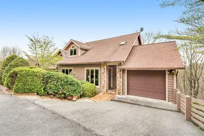 Image de Wonderful 3-level home with game room, WiFi, washer/dryer & patio