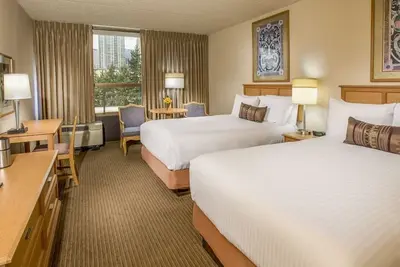 Image de Travel Destination! Onsite Parking and Pool, Near Bellevue Downtown Park