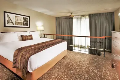 Image de Close to Local Hospital! Spacious Room, Pool & Parking! Near Bellevue Square!