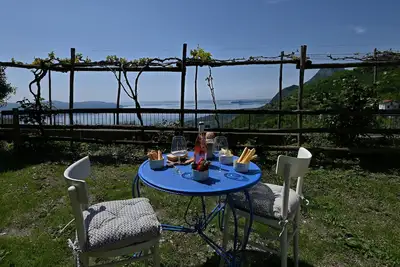 Image de Al Pos by Theater Home, with marvellous lake view
