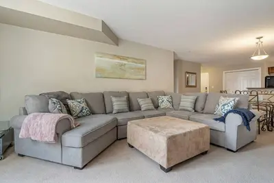 Image de Lookout Pointe | Lake Views | Pool | Hot Tub | Gym