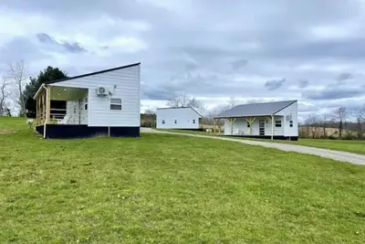 Image de Khyla-New tiny home with shared fishing pond