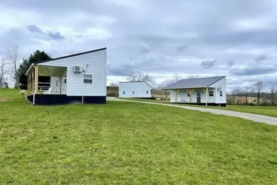 Image de Koby-New tiny home with shared fishing pond