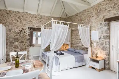 Image de The Wild Cyclamen Stone House and Estate