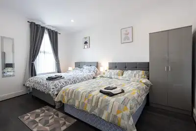 Image de Famille-Supérieure-Douche-Vue sur Rue-Room 5