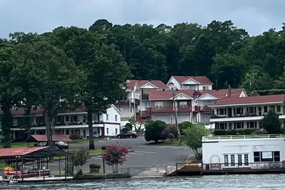 Image de Beautiful view of the Lake and gorgeous sunsets