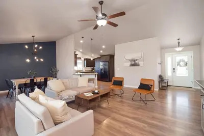 Image de The Watusi Place - A Modern Umpqua Valley Getaway
