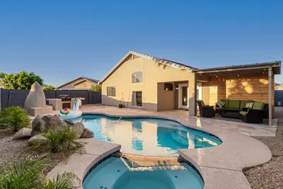 Image de New! Pool, Updated & Minutes From State Farm Stadium.