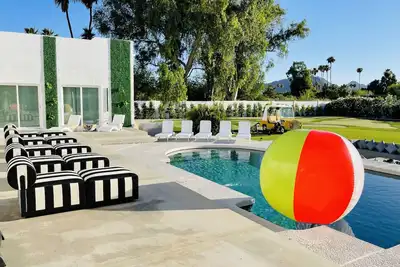 Image de *New* Sunny Beach - Paradise Valley Treasure!