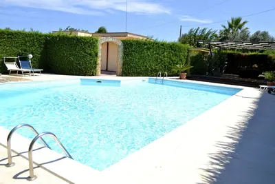 Image de Villa with Pool surrounded by Nature