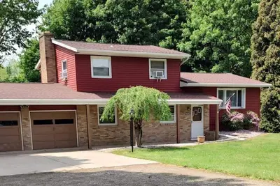 Image de Charming three bedroom home with spacious deck, near Elk Creek