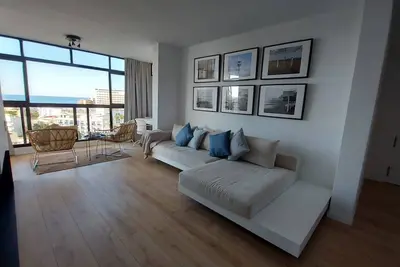 Image de Cozy apartment in Bajondillo beach \" Free Parking\".