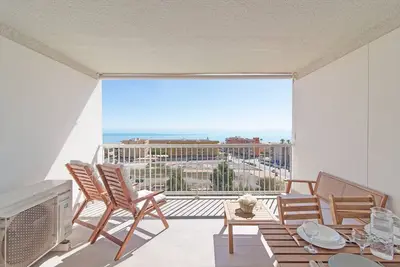 Image de Global Properties: Modern apartment with terrace and sea views