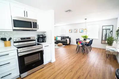 Image de Casita-Stylish Garden Home 5 Min to Bayshore water