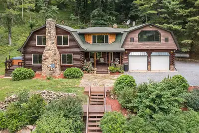 Image de Mountain retreat wood log cabin near Max Patch.