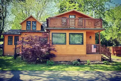 Image de Lakeview Cabin with hot tub and located close to wineries