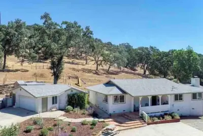 Image de Hilltop Oasis w/4 Roomy Bedrooms & Striking Views