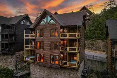Image de Lofty Lodge ~ Balconies*HotTubs*MediaRm*Multicade