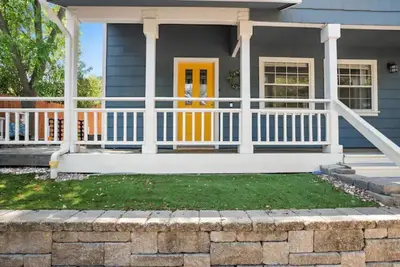 Image de Modern 3 Bedroom Home Spacious Front Porch